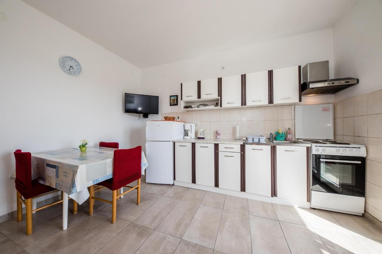 Apartments Mladenka In Banjol Eksteriør bilde