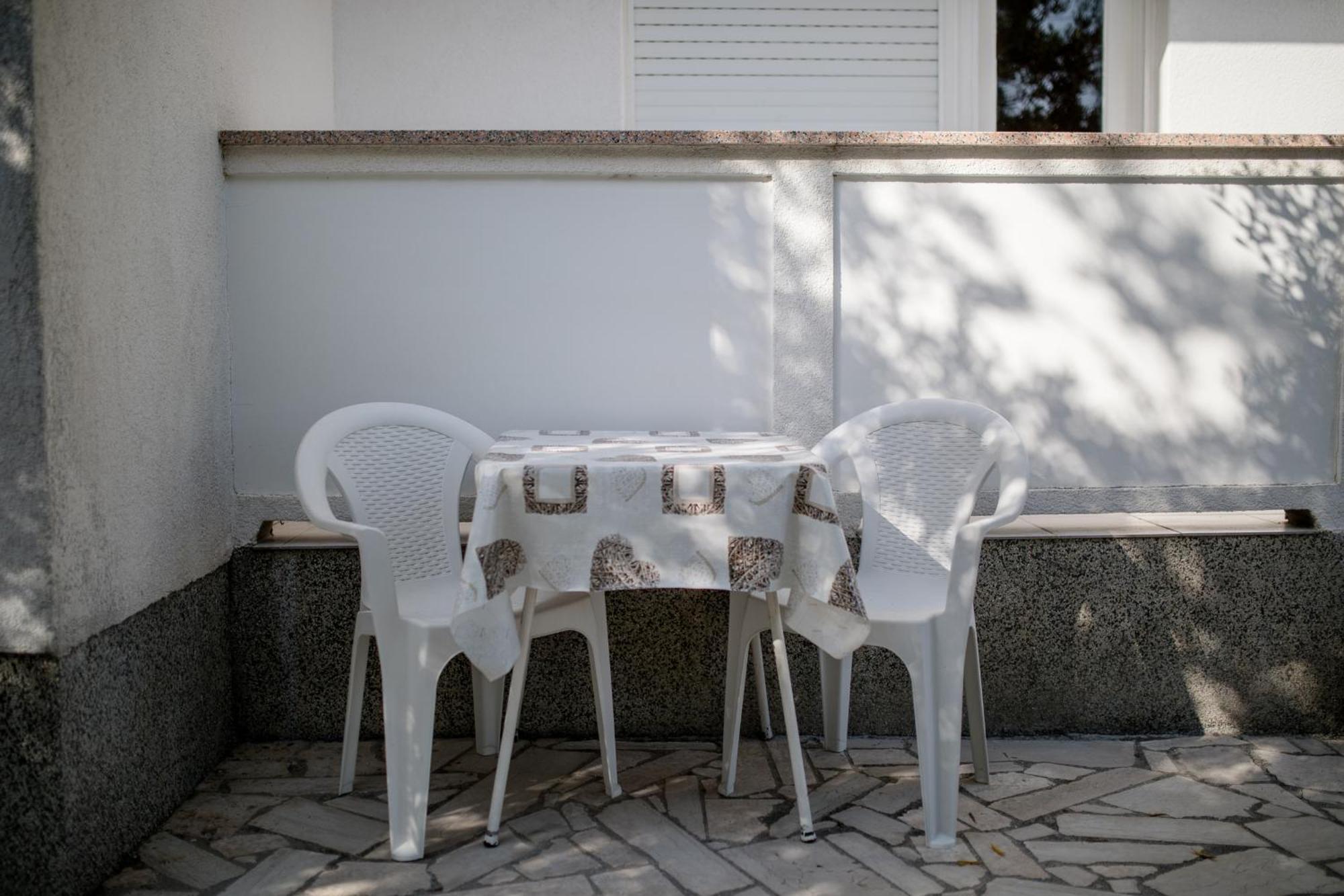 Apartments Mladenka In Banjol Rom bilde
